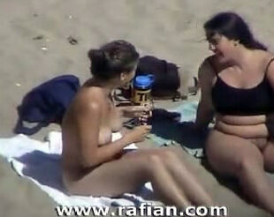 Oral hookup on bare beach from hidden cam camera